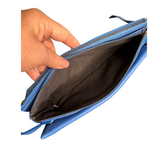 Bottega Veneta NWT Fluid Messenger Crossbody Bag in Blue - Picture 5 of 16